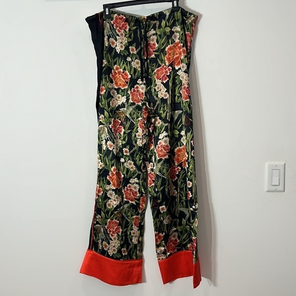 REVOLVE x HAHt Pajama Set Flock 2gether Noir
HAH retail $248 plus size 2XL - Picture 11 of 12